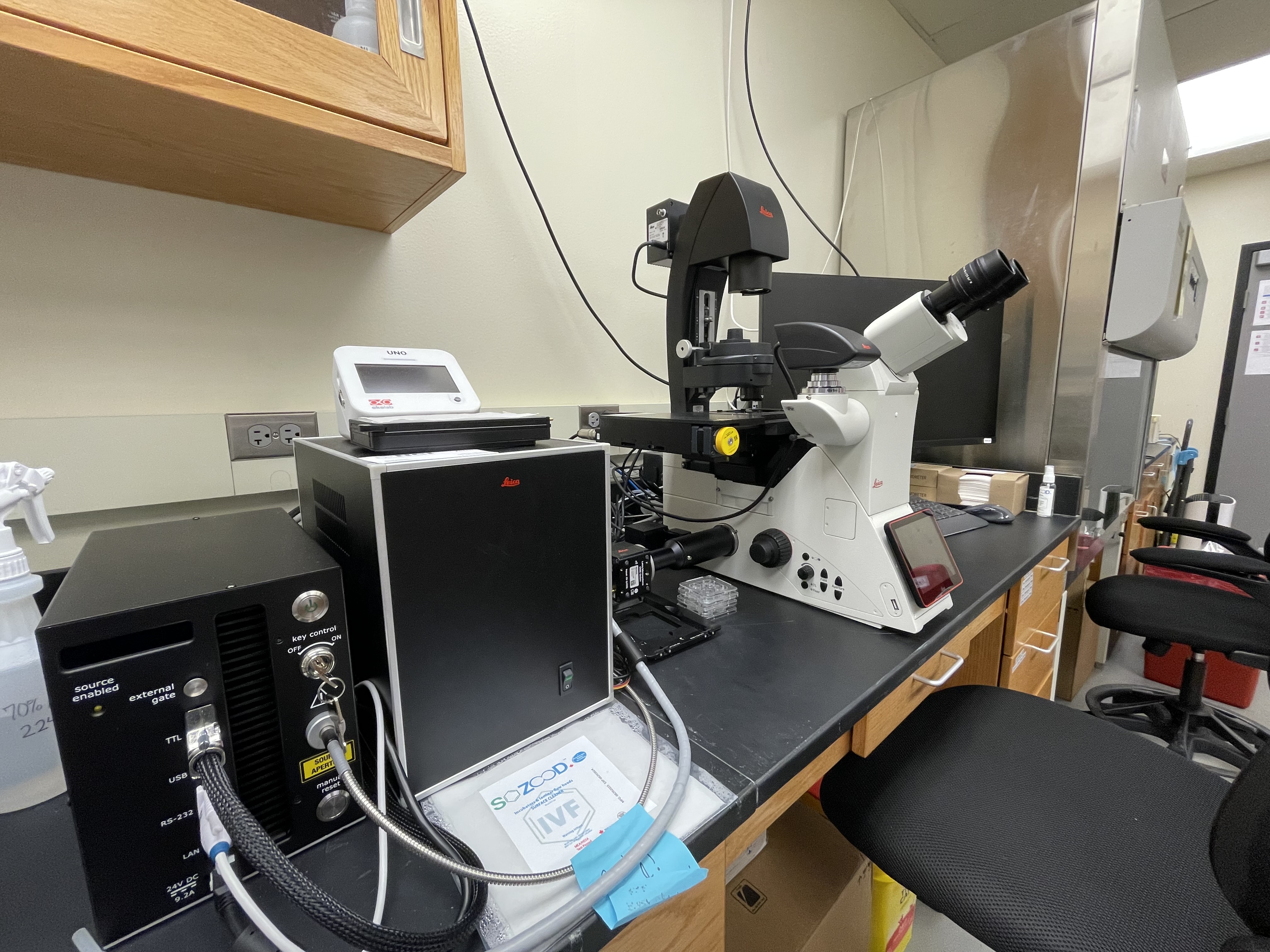 Leica DMi8 inverted THUNDER microscope